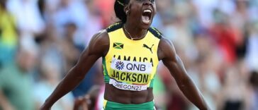 Shericka Jackson celebrates after winning the women's 200m at the 2022 IAAF World Championships