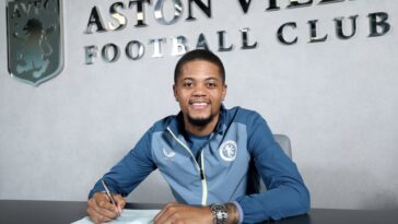 Leon Bailey signs his new contract for Aston Villa.