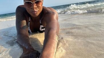 Jully Black looking scintillating on the beach.