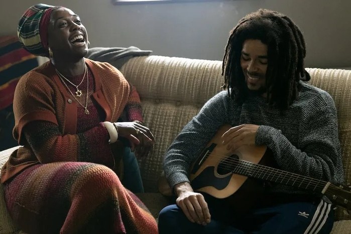 Kingsley Ben-Adir and Lashana Lynch perform as Bob Marley and Rita Marley in One Love.