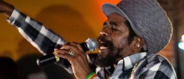 Cocoa Tea performing