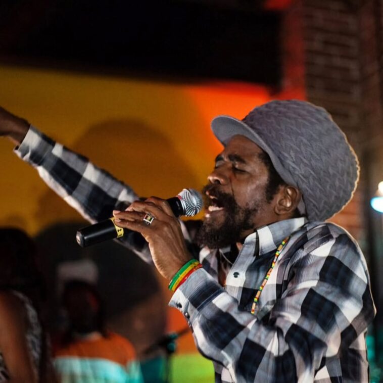 Cocoa Tea performing