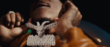 Masicka shows off his GOAT chain during the music video for "Boasty."